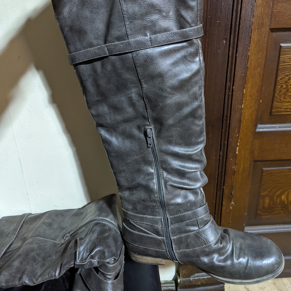 Boots - Picture 2 of 3